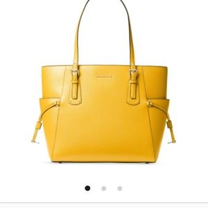 Michael Michael Kors

VOYAGER EAST WEST CROSSGRAIN LEATHER TOTE